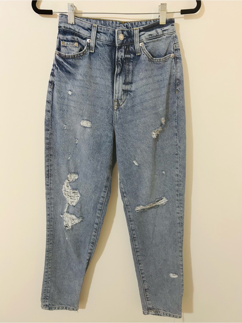 H&M Light Wash Distressed High Waisted Mom Jeans Size 2